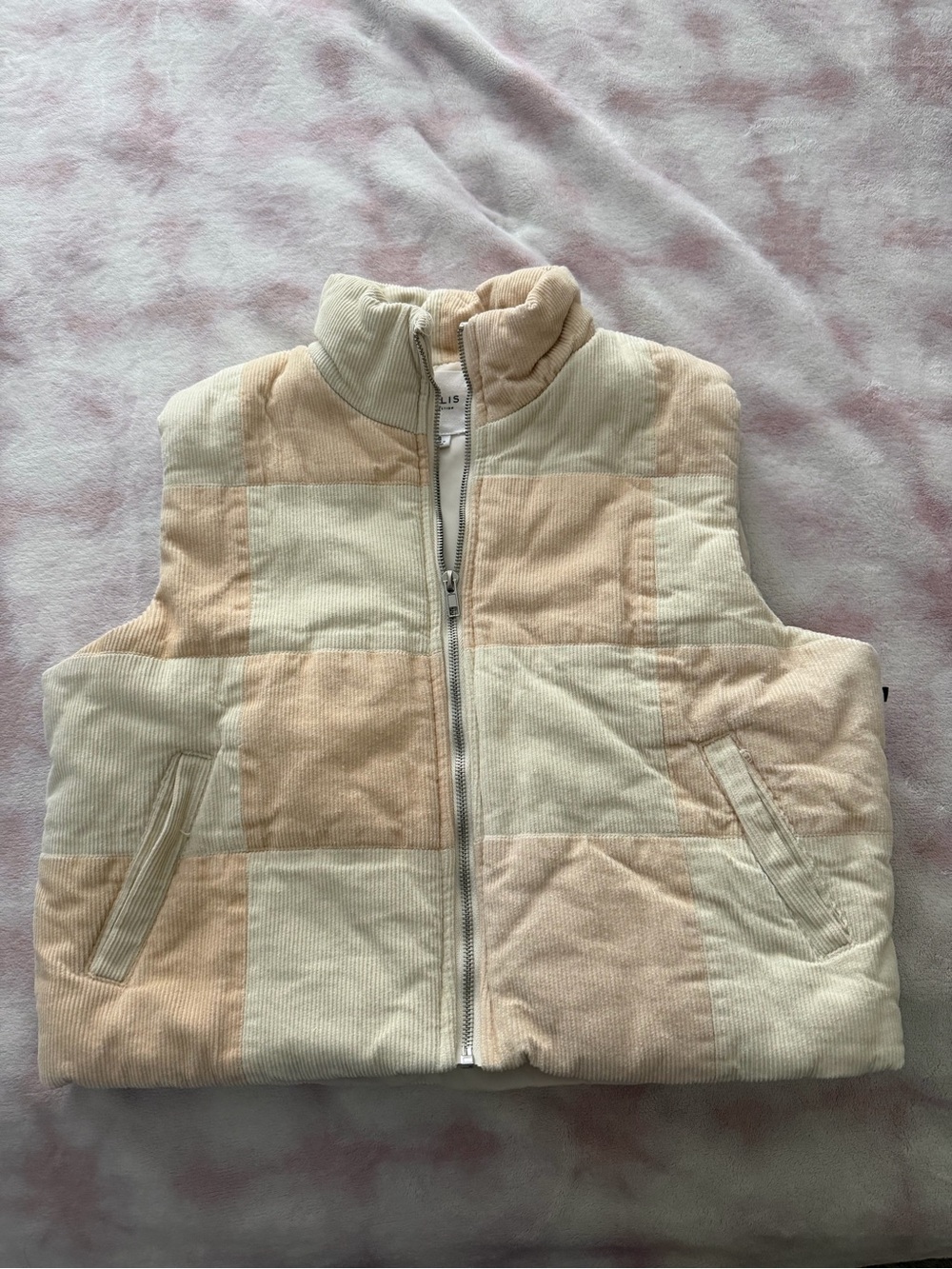 Women’s Puffer Vest in Cream & Soft Peach